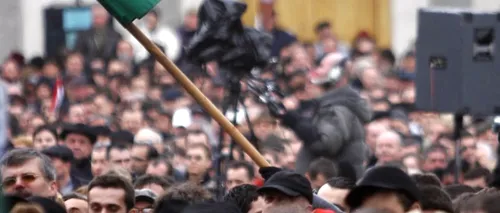 Partidele maghiare refuză să dea jos steagul secuilor de pe sedii; Poliția va da amenzi