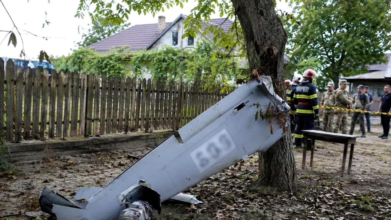 Fragmente dintr-o dronă au fost găsite în curtea unei locuințe din Vrancea. Aparatul s-a rupt în două