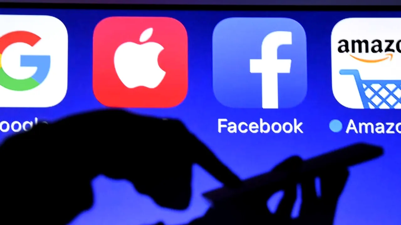 Facebook și Google, acuzate că încalcă reglementările UE privind protecția datelor