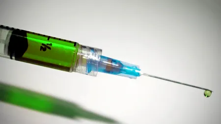 Marea Britanie: 30 de cazuri rare de coagulare a sângelui, după vaccinarea cu AstraZeneca, din 18,1 milioane de doze administrate