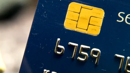 Un om al străzii a vrut să-și cumpere o șaorma cu un card pe care l-a furat. Un alt individ a încercat să facă o plata online de 900 de dolari