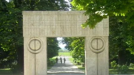 Primăria Târgu Jiu a alocat 40.000 de lei pentru ca operele lui Brâncuși să fie spălate din nou