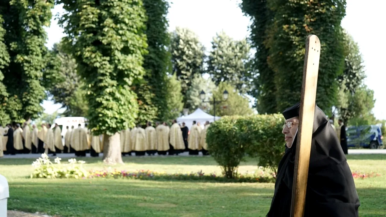 ÎNĂLȚAREA SFINTEI CRUCI, una din cele mai VECHI sărbători creștine. Este marcată prin POST ASPRU și vestește venirea TOAMNEI