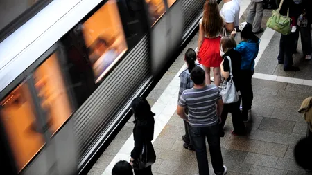 Circulația la metrou, îngreunată după ce un tren s-a defectat și a rămas în stația Dristor