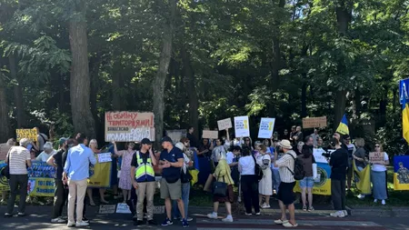 PROTEST în fața Ambasadei SUA de la Kiev. Manifestanții se opun unui acord fără participarea Ucrainei