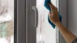 Obiceiul simplu care previne condensul și apariția mucegaiului pe ferestre în timpul iernii. Ce trebuie să faci