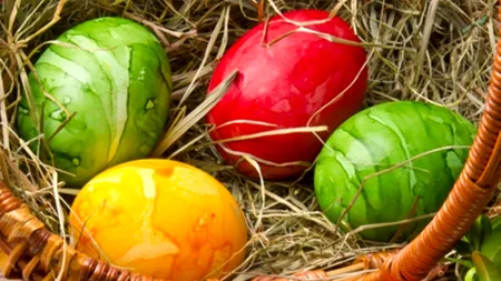 Cum vopsești natural ouăle de Paște. Trucuri folosite de bunici