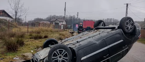 Un șofer băut a provocat un accident rutier, răsturnându-se cu mașina într-o localitate din Argeș