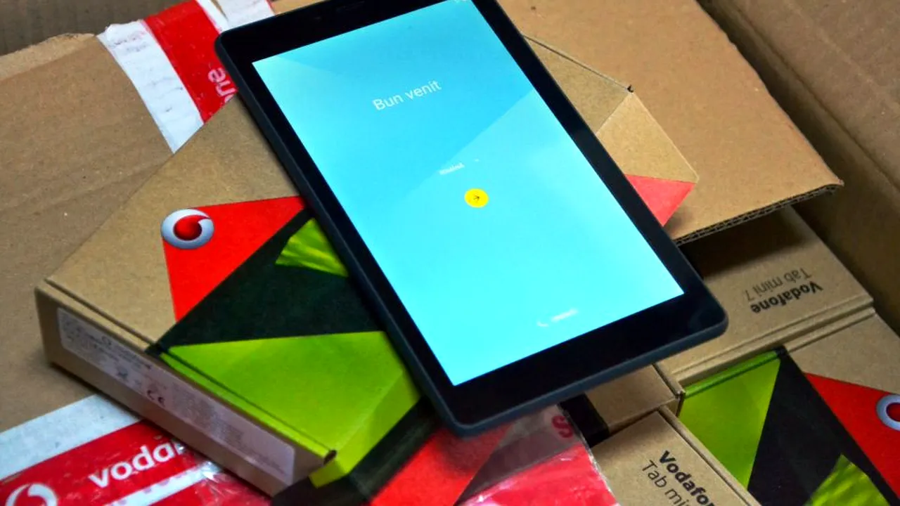 Studenții cu burse sociale, care învață online, vor primi tablete din partea Guvernului. Anunțul premierului Ludovic Orban