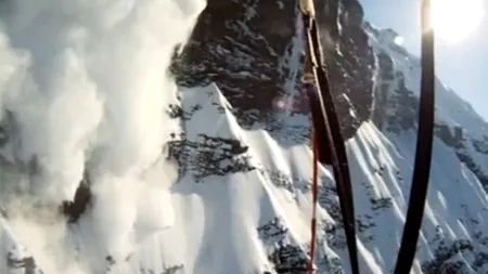 Risc mare de avalanşe în Munţii Bucegi, Baiului şi Ciucaş! Mai multe trasee turistice au fost închise