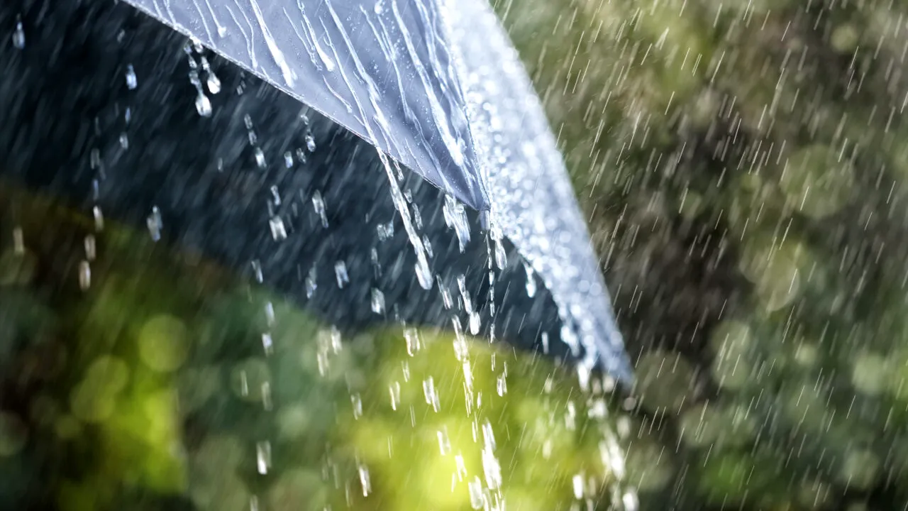 Temperaturile revin la NORMAL, dar vin vijeliile. ANM a emis avertizăre de fenomene meteo extreme