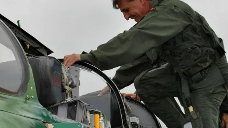 Ce au declarat Mircea Dușa și Hans Klemm, după ce au zburat pentru prima oară la bordul unui avion F16
