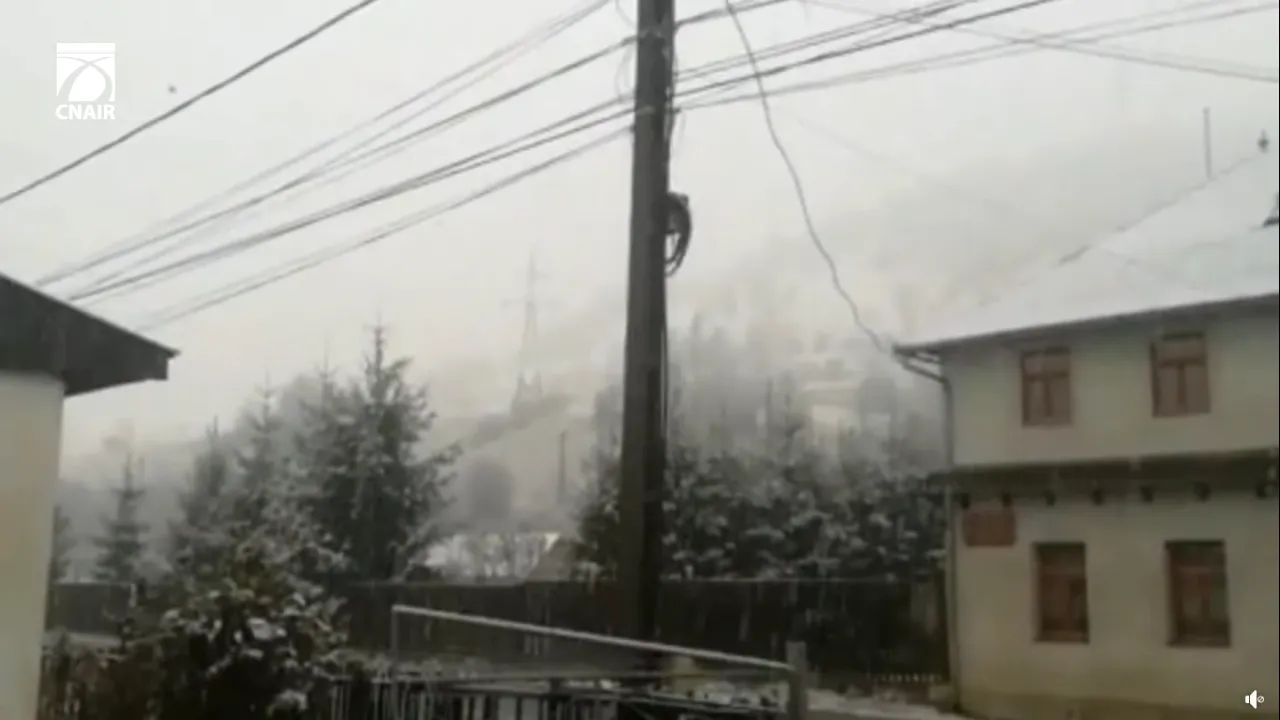 Ninsori și lapoviță la munte. Autoritățile au început deszăpezirea | VIDEO