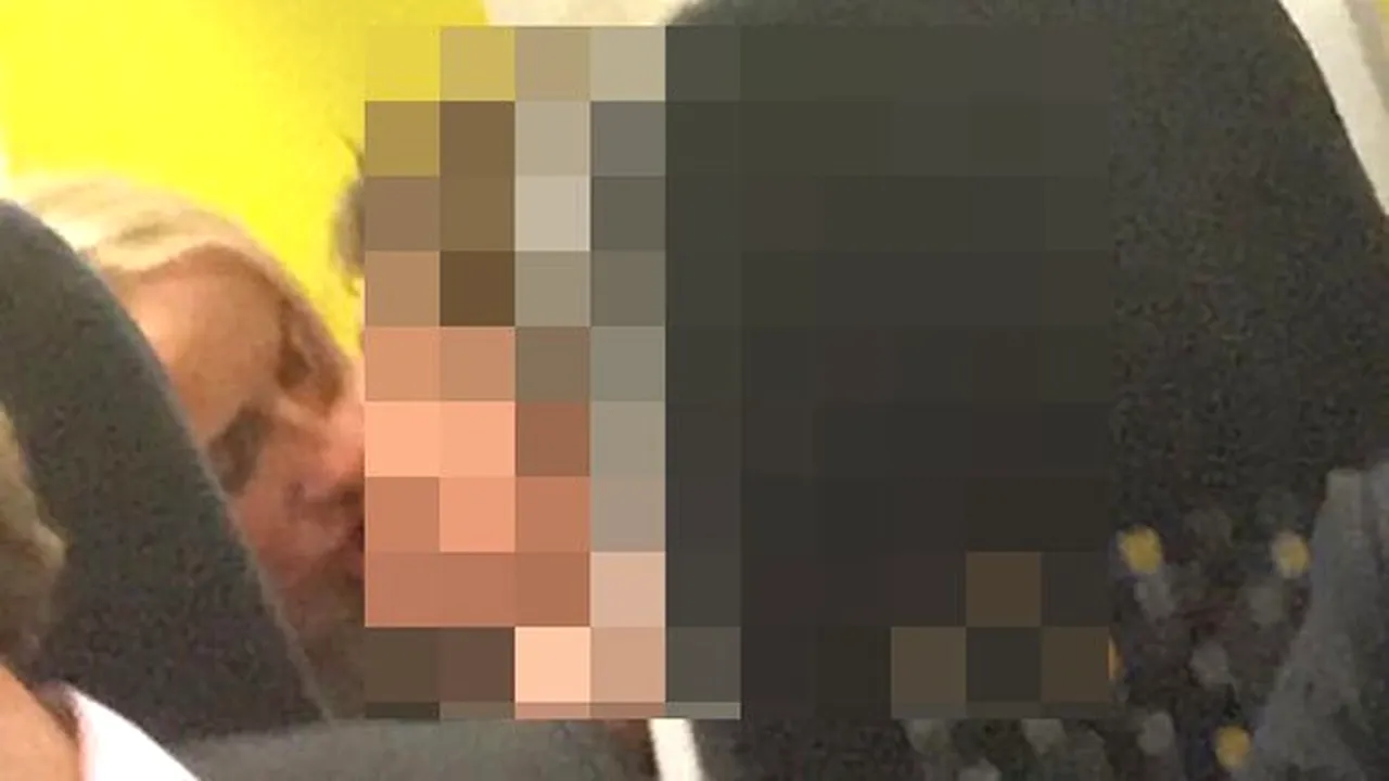 O profesoară s-a sărutat cu un elev într-un tren aglomerat, după ce a consumat alcool „pe stomacul gol