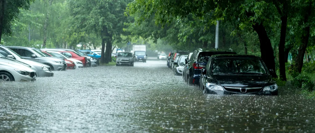 Cod galben și portocaliu de PLOI torențiale, de mâine. Ce județe sunt vizate de fenomenele extreme