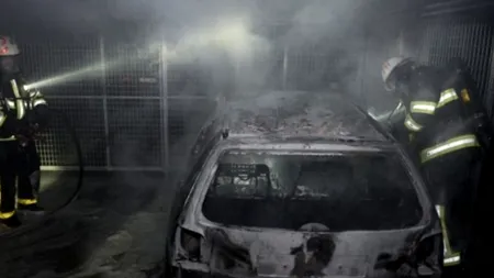 Ca să ascundă dovezile traficului cu țigări și-a dat foc la mașină chiar în vamă. A fost arestat și riscă ani buni de pușcărie