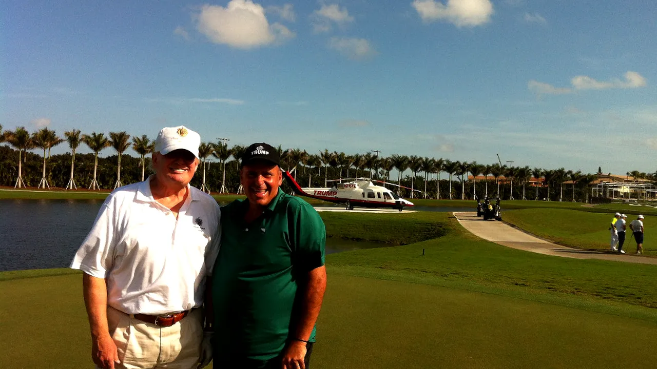 A intrat într-un club de golf al lui Donald Trump, a strigat împotriva președintelui SUA și a început să tragă cu arma