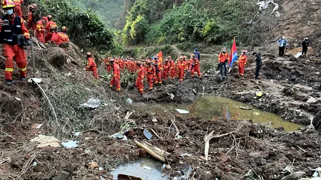 Avionul prăbușit în China, picaj de la 8.000 de metri în două minute, adică cu 66,6 metri pe secundă. Nu a fost timp ca pasagerii să își pună măștile de oxigen