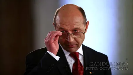 Băsescu NU promulgă legea de reducere a CAS și cheamă Guvernul la consultări: „E o măsură electorală, nu are sustenabilitate