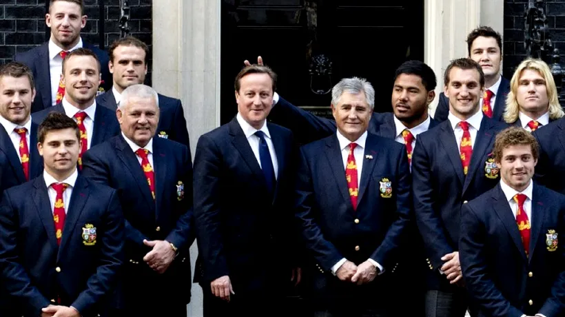 Un jucător de rugby i-a pus coarne lui David Cameron în timpul unei ședințe foto