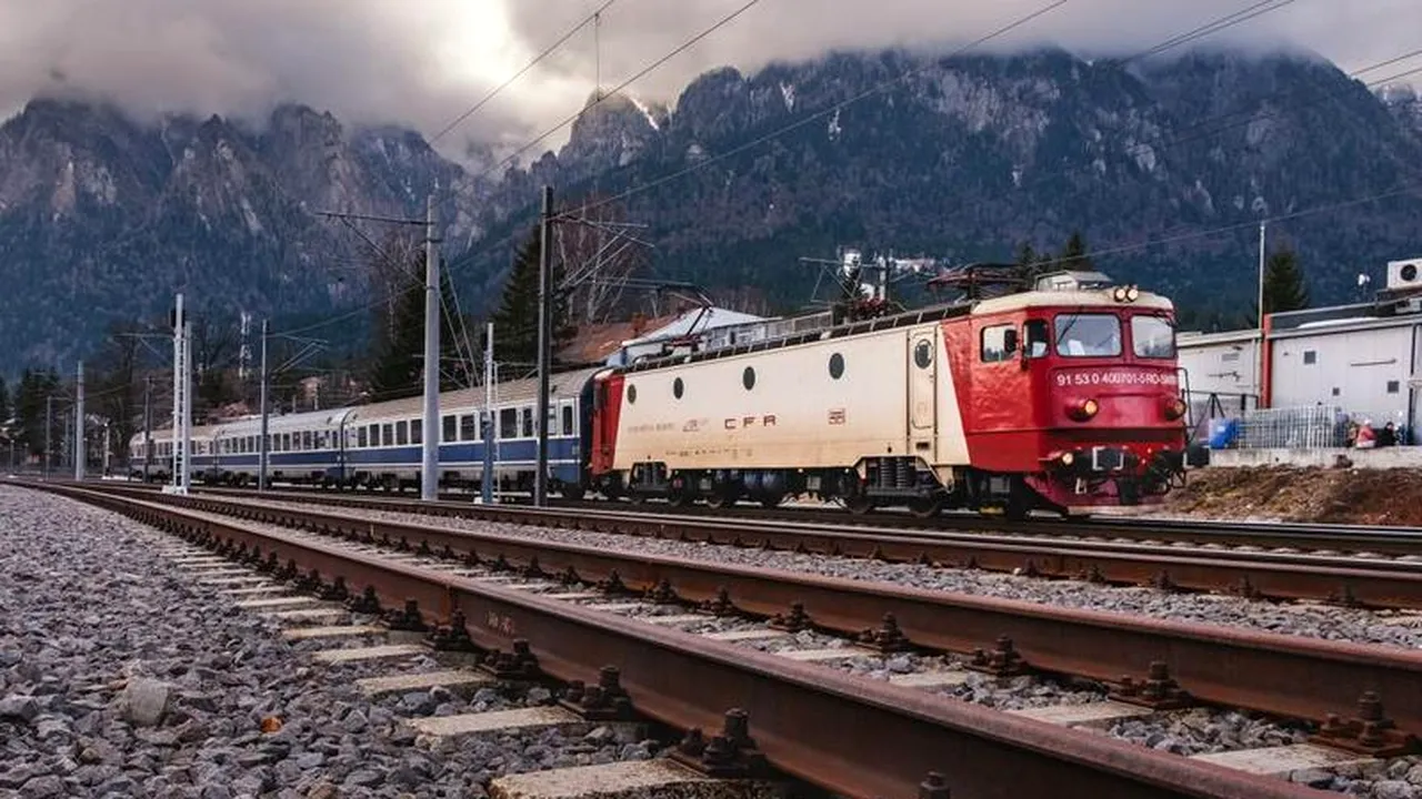 Trafic feroviar reluat între Azuga și Bușteni. Pericol îndepărtat după explozia unui vagon încărcat cu 56 de tone de benzină