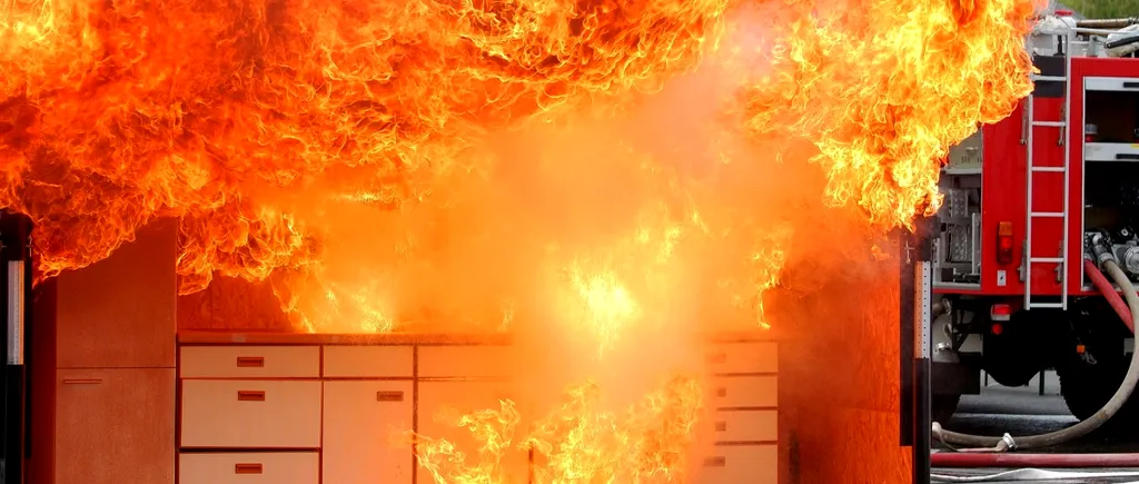 8 ȘTIRI DE LA ORA 8. Incendiu în Timiș, la hala unui producător de frigidere