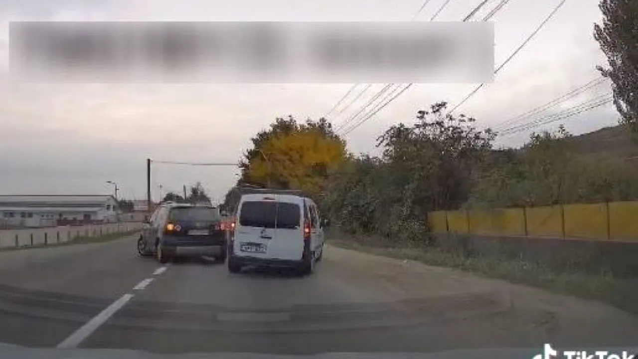 Un șofer a evitat la limită impactul cu un autoturism care circula regulamentar