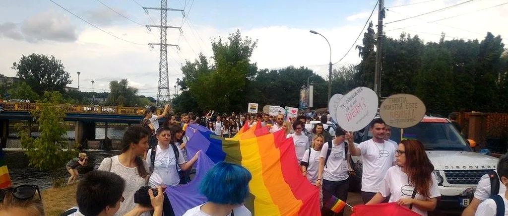 Peste 500 de oameni cer, la Cluj, într-un marș pentru drepturile LGBT, o lege a parteneriatului civil 