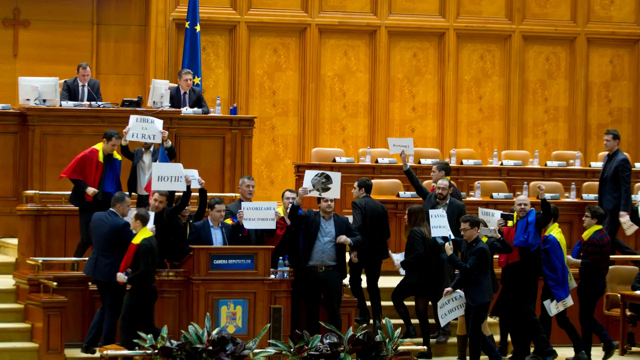 Candidații la șefia USR. Cine sunt parlamentarii care vor să-i ia locul lui Nicușor Dan