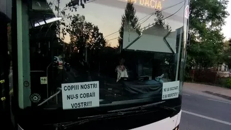 Șoferul companiei de transport public din Iași care a lipit afișe antivaccin pe parbrizul autobuzului pe care îl conducea a fost concediat