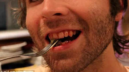 Dieta raw food dusă la extrem. „Sunt un ciudat, dar numai așa pot trăi