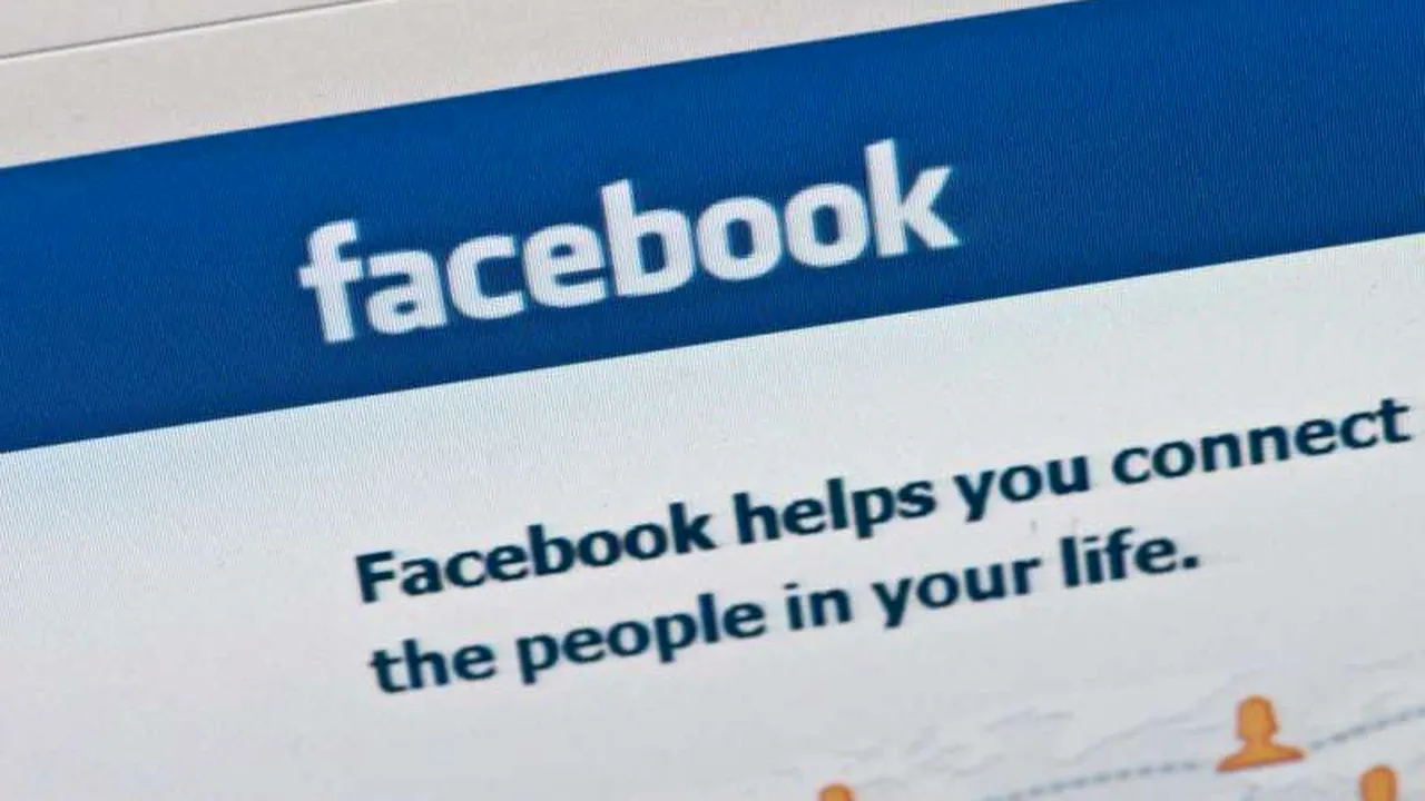 Facebook colaborează cu FBI. Cum să ne păzim de furtul de date când plătim cu cardul