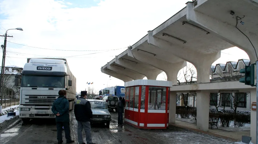 Sute de camioane așteaptă în coloană la Vama Nădlac pentru a intra în Ungaria
