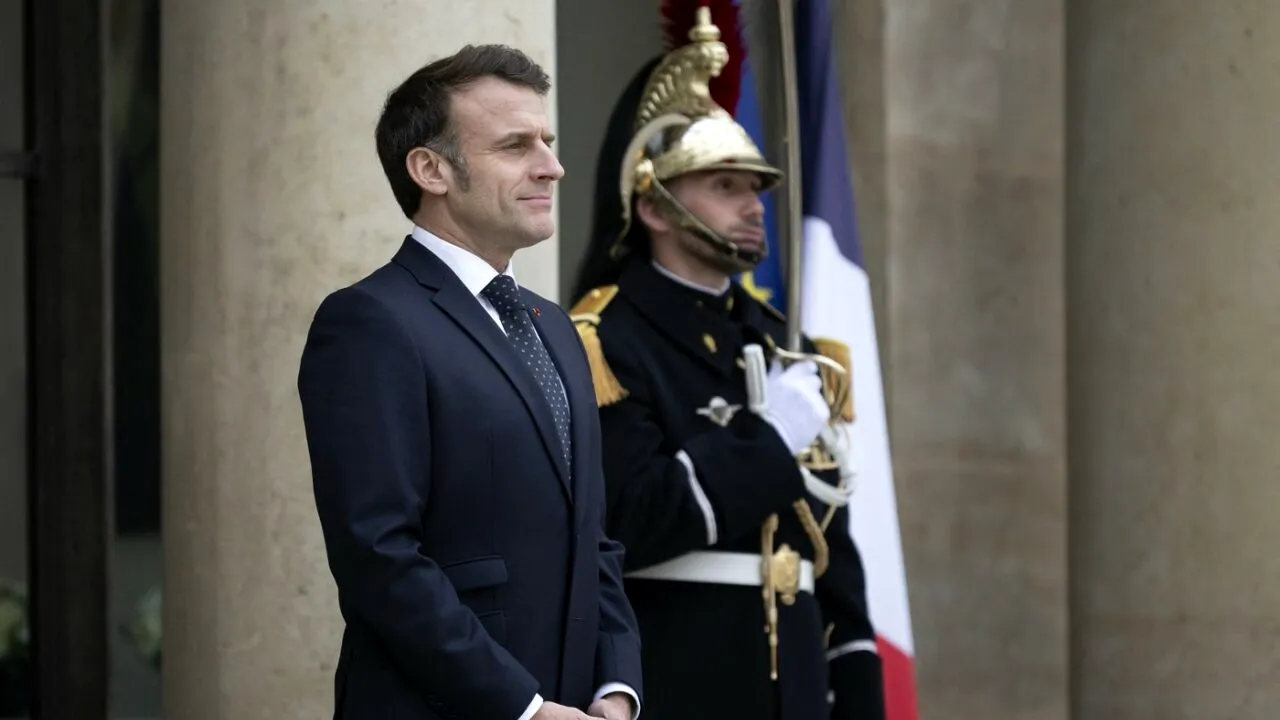 Macron, discuții cu liderii partidelor din Franța/ Dezbatere pe tema trimiterii TRUPELOR în Ucraina