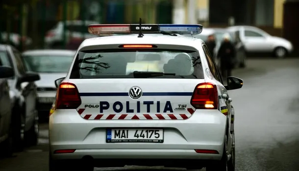 ​Un şofer beat s-a RĂSTURNAT cu maşina în Pasajul Piaţa Muncii din București / Ce alcoolemie avea
