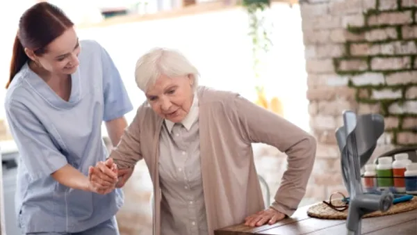 O badantă din Italia care a fost adoptată de o bătrână este acuzată de ABANDON. Pensionara, lăsată să trăiască fără căldură și în mizerie