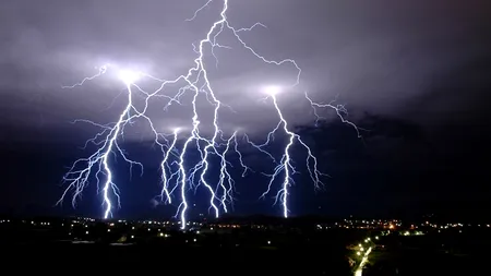 STUDIU. Aerosolii produși de omenire reduc frecvența furtunilor tropicale