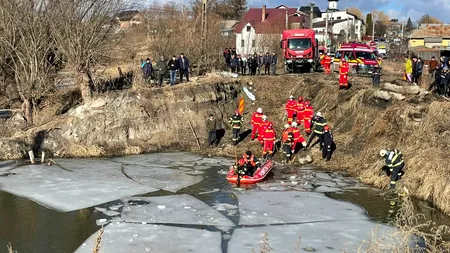 Doi oameni au murit după ce au căzut cu maşina într-un lac din Suceava