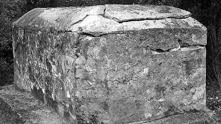 Ce a găsit un bărbat din Marea Britanie când a deschis un mormânt vechi de peste o mie de ani