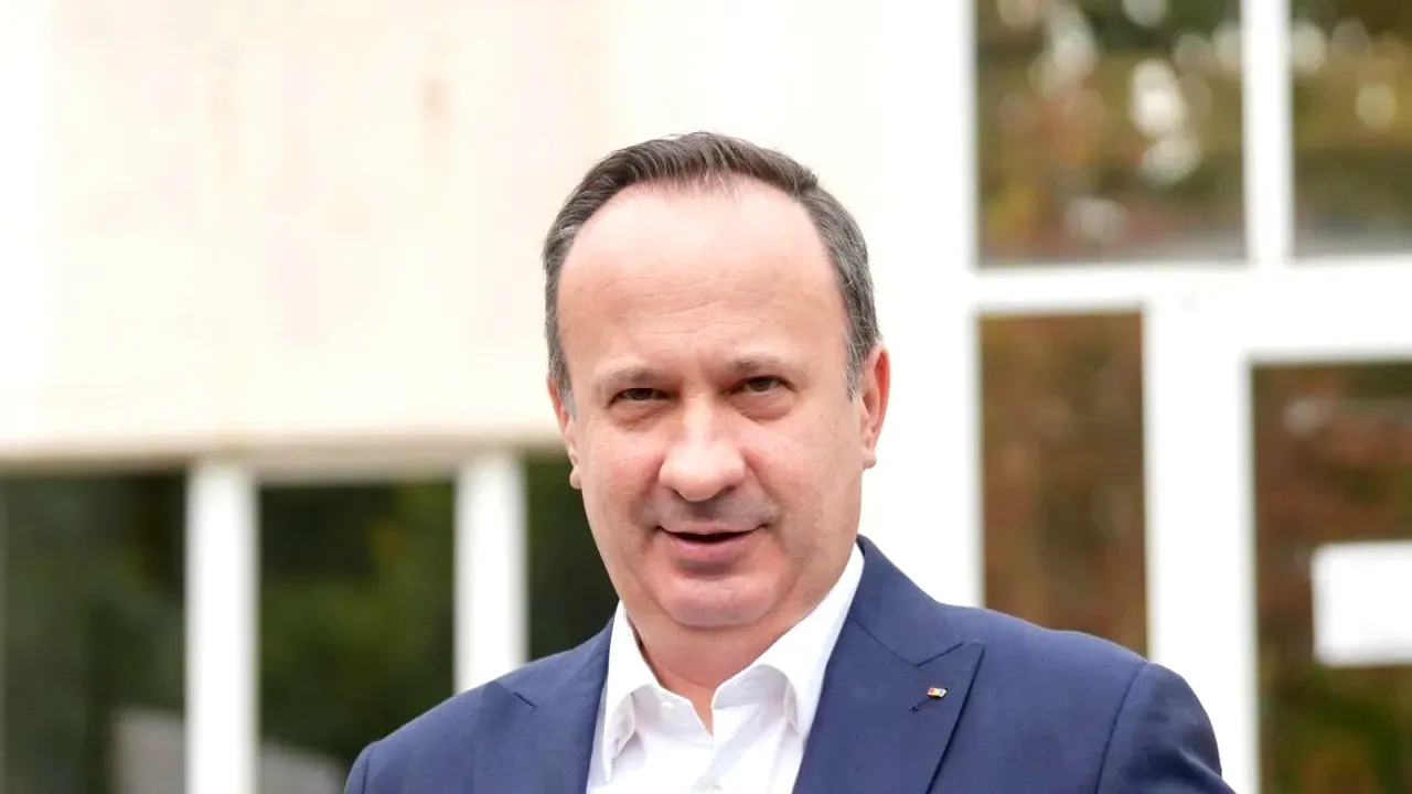 Adrian Câciu: „De marți, Pîslaru e șomer! O ia și pe Oana Gheorghiu cu el! E mai bine așa! Au pierdut destui bani pentru România!”