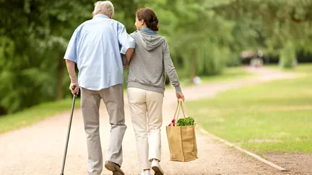 Propunerea indecentă primită de o badantă de la pensionarul pe care îl îngrijea: 