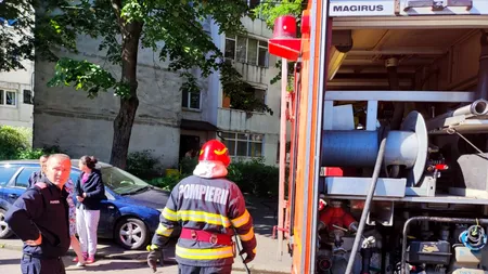FOTO | Incendiu într-un apartament din Ploiești. Pentru a se salva, o femeie a sărit pe geam. Focul a pornit de la un scuter aflat la încărcat