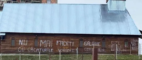 PROTEST. Biserică vandalizată în Maramureș din cauza „zgomotului”: „Nu mai faceți gălăgie, cerșetorilor!” / Preoții le-ar fi spus oamenilor să își pună termopane dacă nu le convine