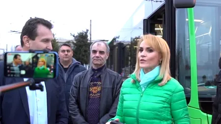 Primul autobuz hibrid STB a ajuns în Capitală/ Firea: „Este un prototip. În aprilie vor veni primele 20 de autobuze”