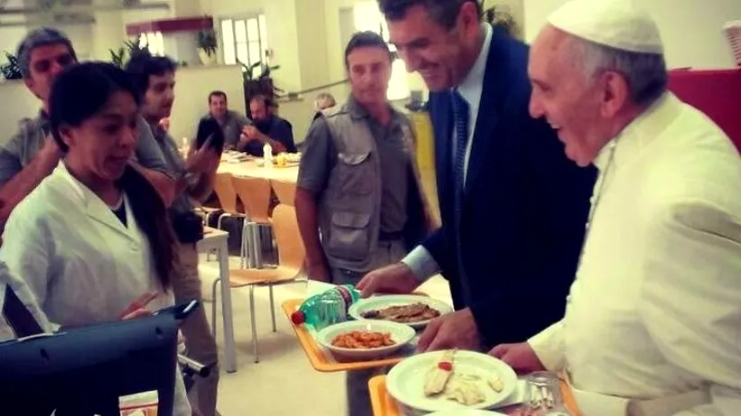 Secretele din bucătăria Vaticanului. Care desertul preferat al Papei Francisc și ce voia să mănânce Papa Ioan Paul al II-lea

