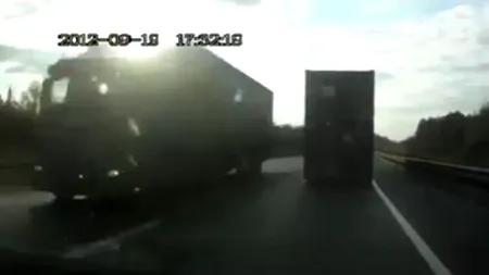 VIDEO: Cel mai norocos șofer din lume