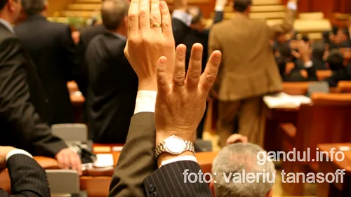 Camera Deputaților își taie bugetul mărit de Finanțe