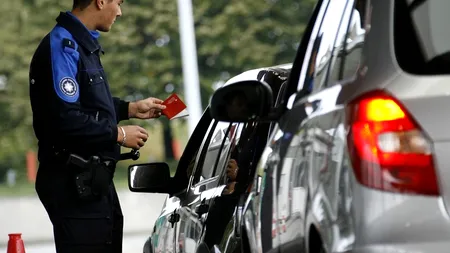 Doi români contaminați cu substanțe radioactive, după ce și-au ținut mâncarea și apa în zona frigorifică a mașinii lor, alături de materiale nucleare