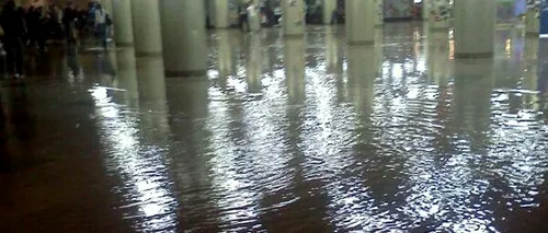 Trafic blocat, străzi și subsoluri inundate în mai multe zone ale Capitalei, din cauza ploii. METROUL S-A INUNDAT