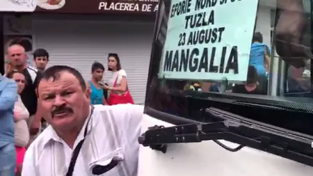 Un călător a sărit să-l bată pe șeful OPC, care încerca să controleze un microbuz: 